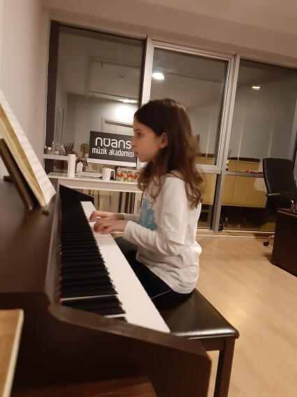 Çocuklar İçin Piyano Dersi